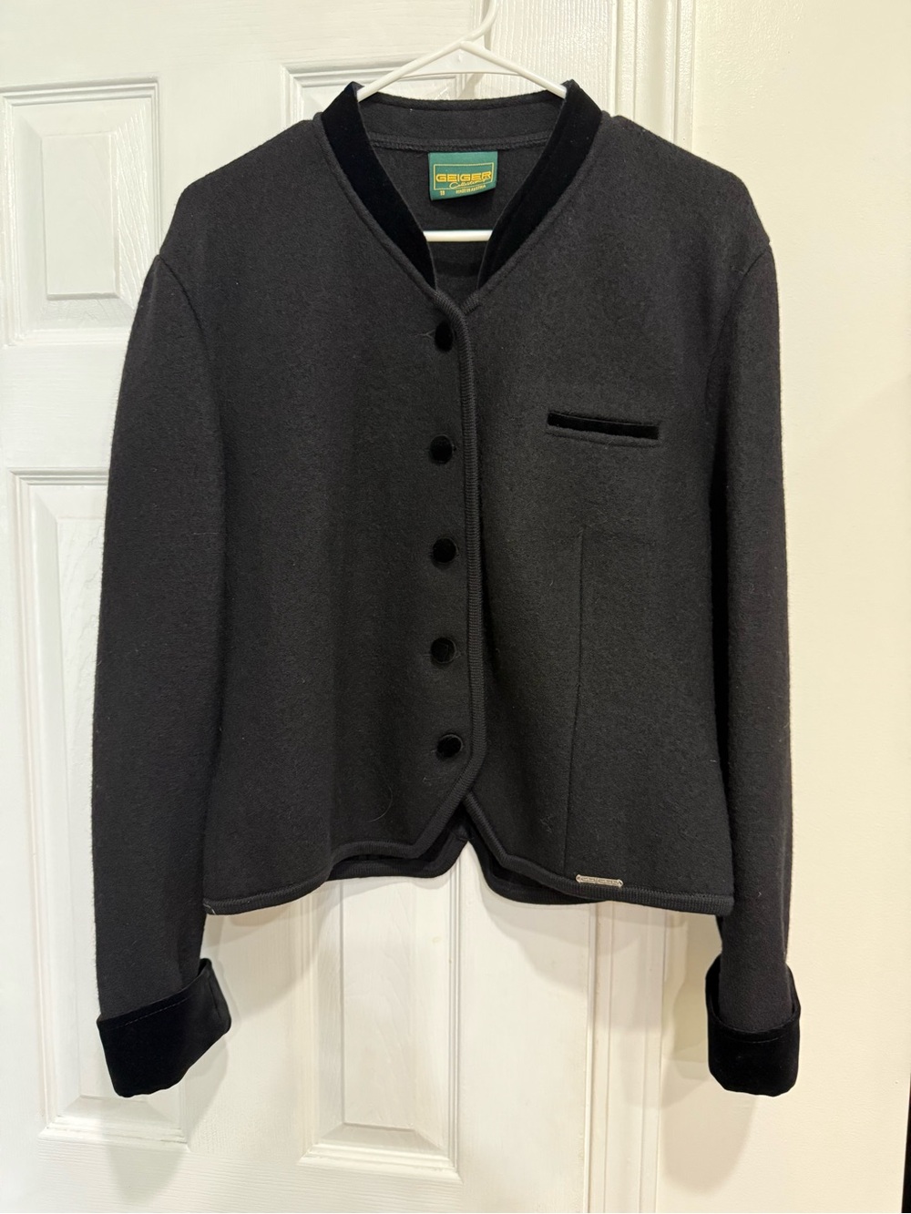 GEIGER Black Wool Button-Front Jacket with Velvet Trim sz38/US M